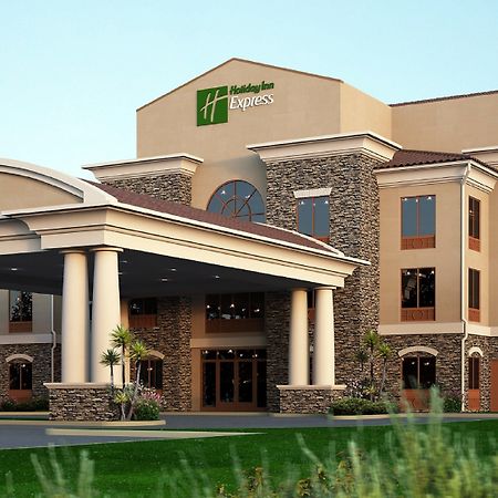 Holiday Inn Express & Suites - Redding By Ihg Exterior photo