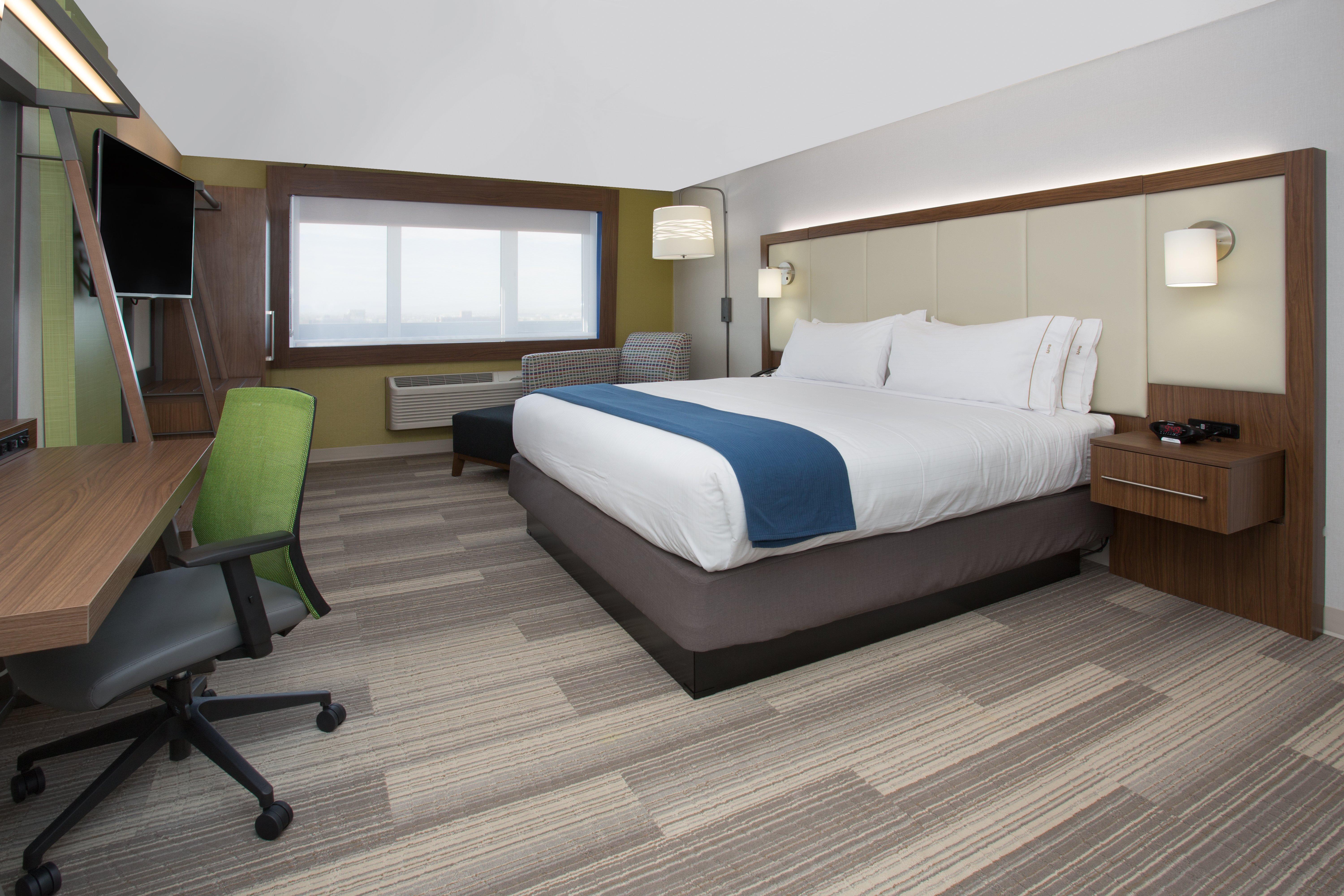 Holiday Inn Express & Suites - Redding By Ihg Exterior photo