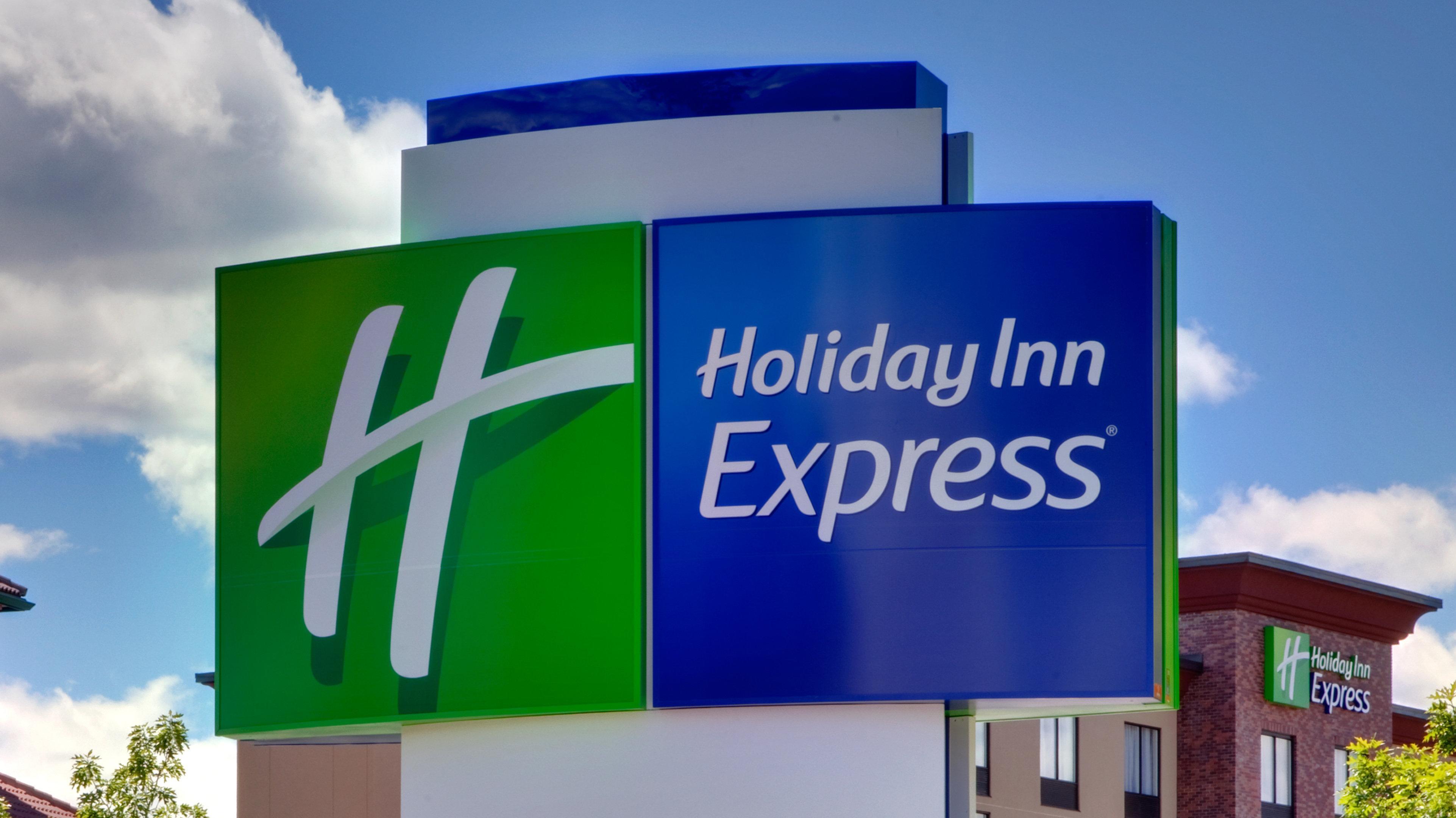 Holiday Inn Express & Suites - Redding By Ihg Exterior photo