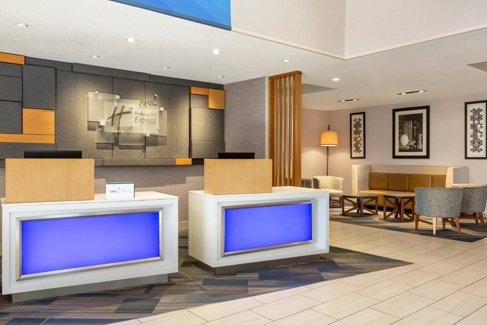 Holiday Inn Express & Suites - Redding By Ihg Exterior photo
