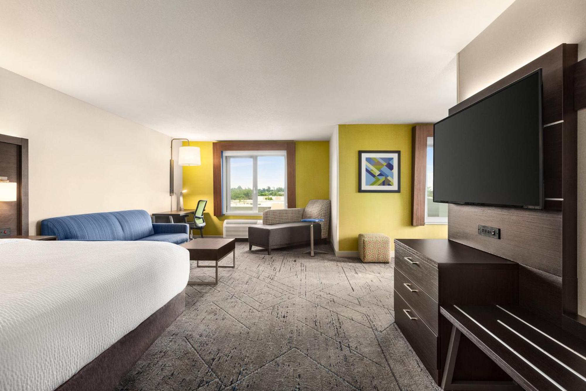 Holiday Inn Express & Suites - Redding By Ihg Exterior photo