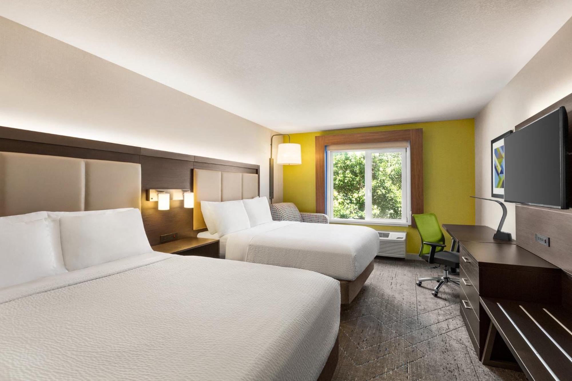 Holiday Inn Express & Suites - Redding By Ihg Exterior photo